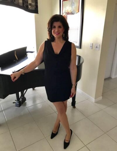 Pamela Abrams entertainer lyric soprano singer South Florida Book Now for Corporate Events, Private Parties, Retirement Communities.